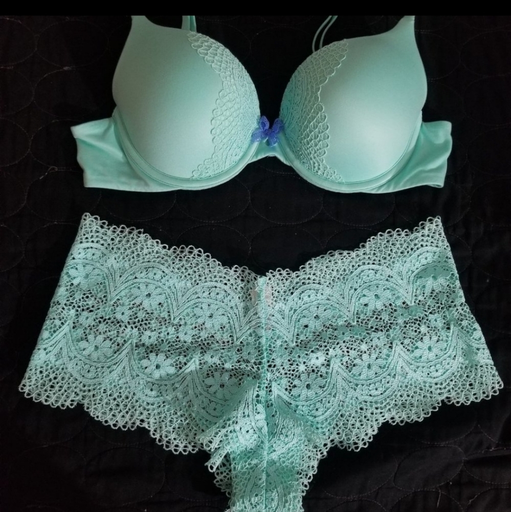 BODY BY VICTORIA Push-Up Bra & Panty Set - SIZE: 36B